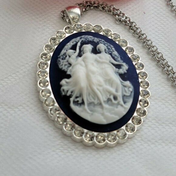 Cameo jewelry Victorian muse dancer Three Muses Dancing Ladies Garden Necklace - Picture 6 of 6
